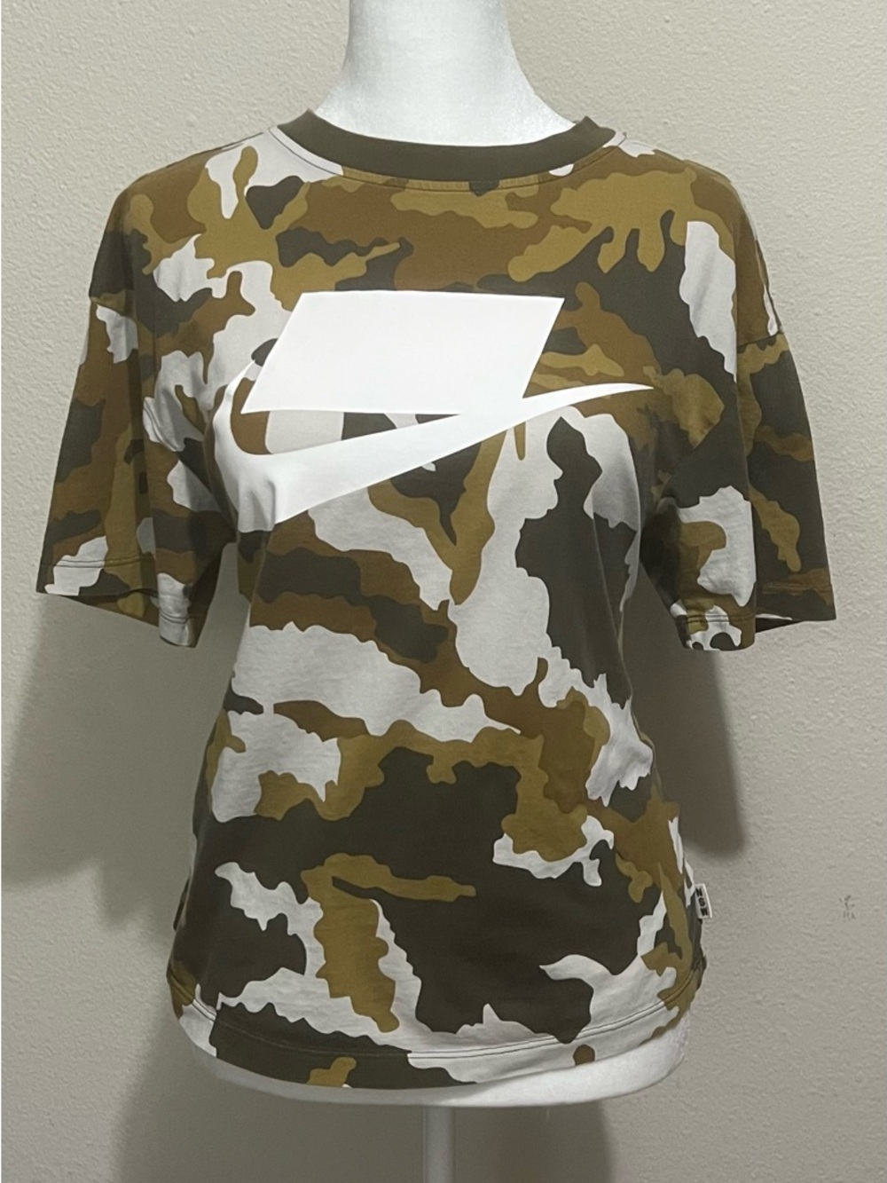 Nike Women’s Camo Logo Tee - Olive/White T-shirt Size Medium